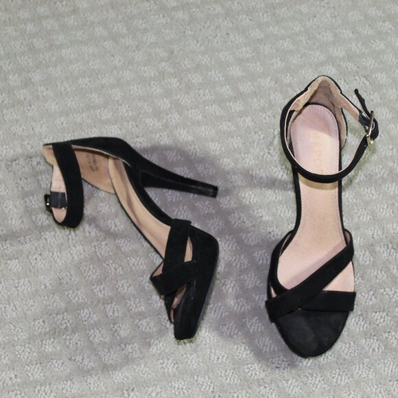 Report Size 8 Black Faux Suede Lisa 4" Heels - Picture 1 of 6
